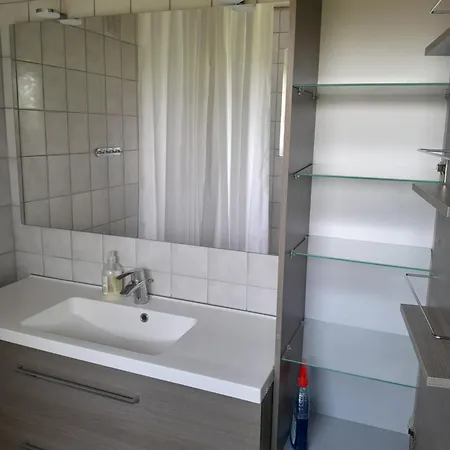 2 Bedroom 1 Bath Apartman